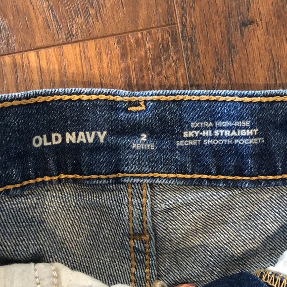 Old Navy Extra High-Rise Sky-Hi Straight Jeans - Picture 2 of 5